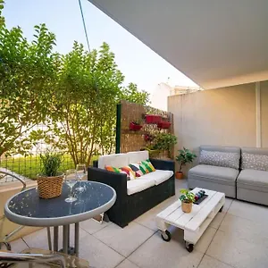 https://fully-equipped-apartment-with-terrace-sleeps-4.fr-provencehotel.com